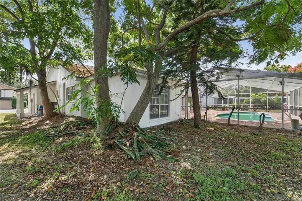 Active With Contract: $365,000 (3 beds, 2 baths, 1711 Square Feet)