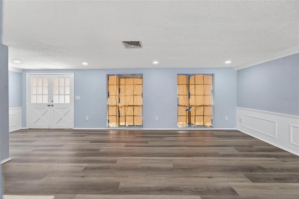 Active With Contract: $365,000 (3 beds, 2 baths, 1711 Square Feet)