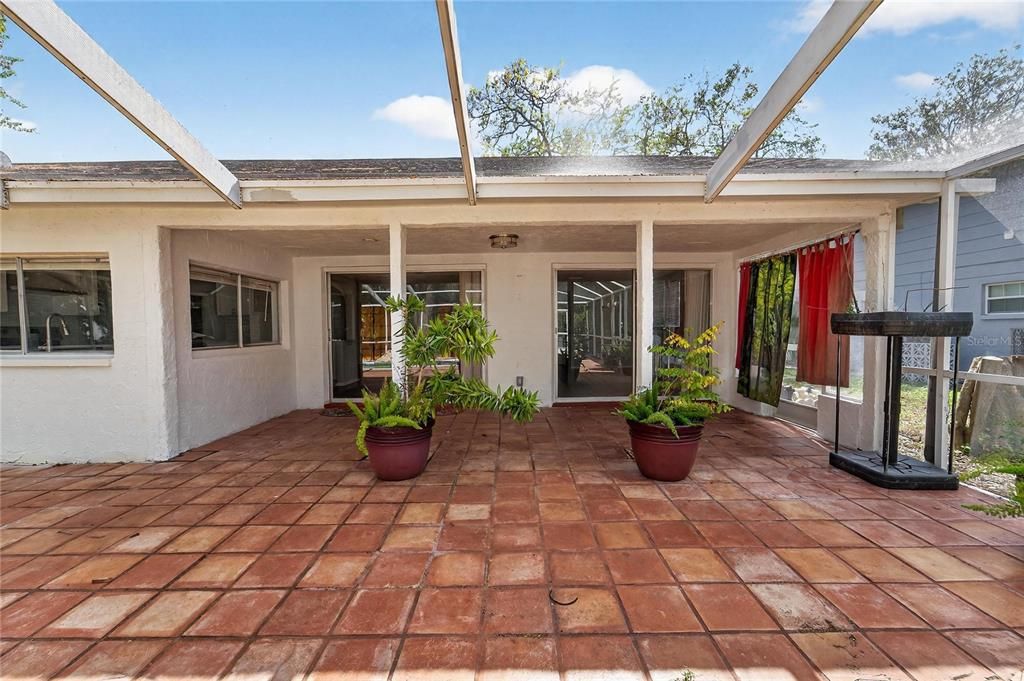 Active With Contract: $365,000 (3 beds, 2 baths, 1711 Square Feet)