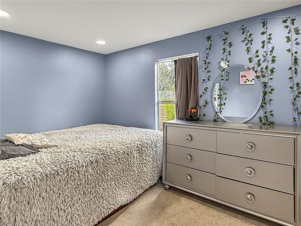 Active With Contract: $199,900 (3 beds, 2 baths, 940 Square Feet)