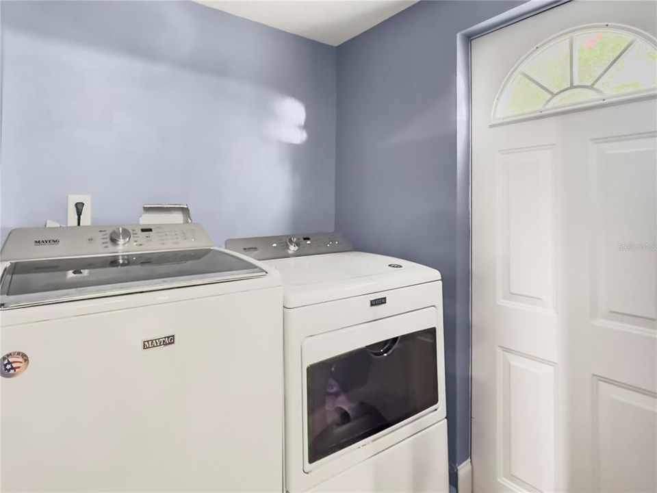 Active With Contract: $199,900 (3 beds, 2 baths, 940 Square Feet)