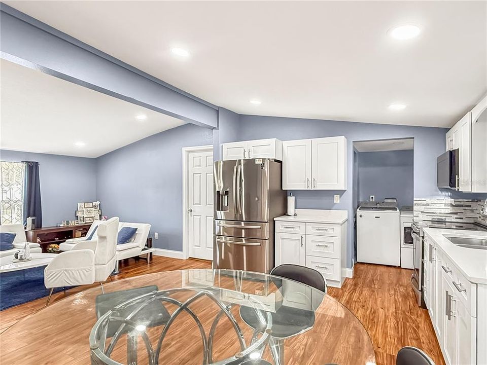 Active With Contract: $199,900 (3 beds, 2 baths, 940 Square Feet)