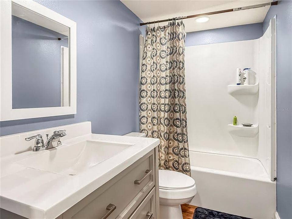 Active With Contract: $199,900 (3 beds, 2 baths, 940 Square Feet)