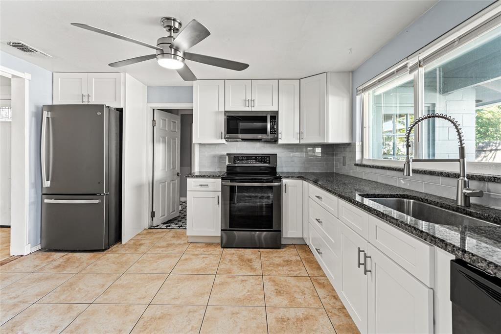 For Sale: $405,000 (3 beds, 1 baths, 1629 Square Feet)