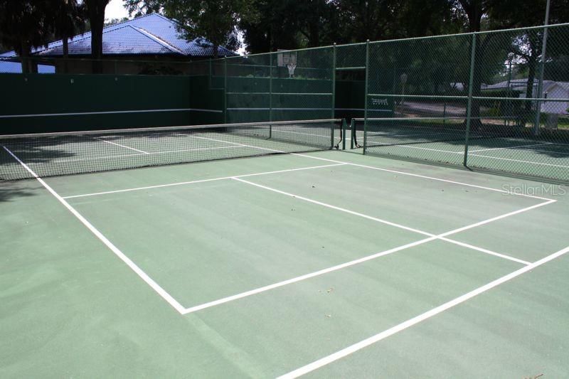 For Sale: $435,000 (3 beds, 2 baths, 2951 Square Feet)