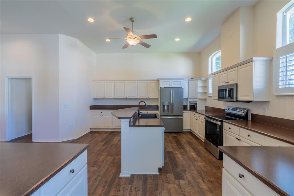 For Sale: $435,000 (3 beds, 2 baths, 2951 Square Feet)