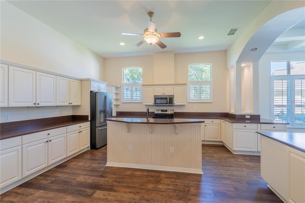 For Sale: $435,000 (3 beds, 2 baths, 2951 Square Feet)