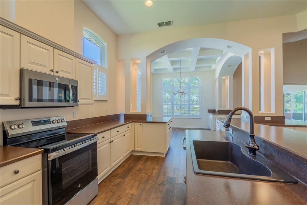 For Sale: $435,000 (3 beds, 2 baths, 2951 Square Feet)