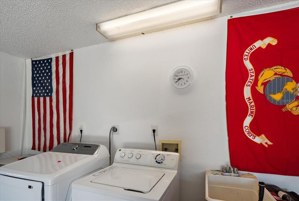 For Sale: $575,000 (3 beds, 2 baths, 1877 Square Feet)