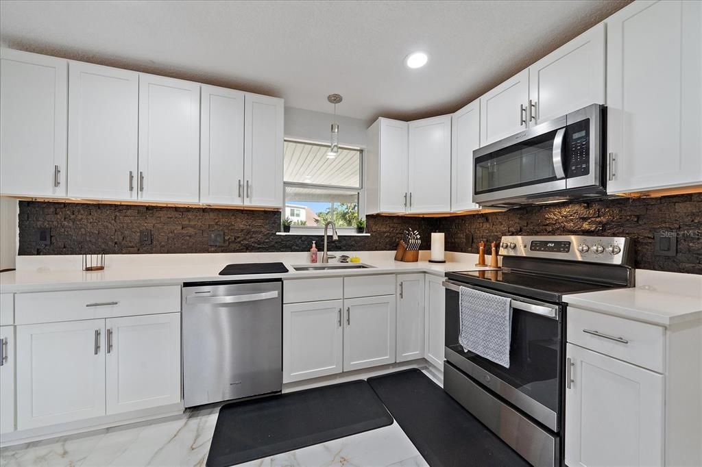 For Sale: $575,000 (3 beds, 2 baths, 1877 Square Feet)