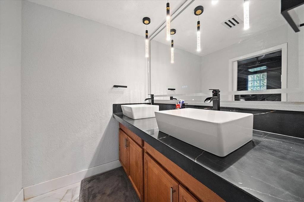 For Sale: $575,000 (3 beds, 2 baths, 1877 Square Feet)