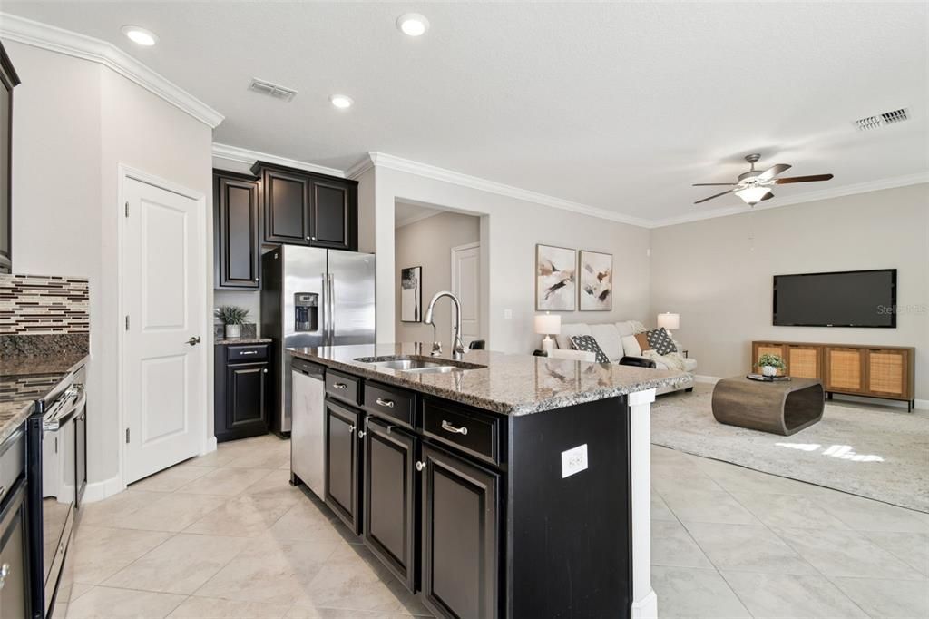 Под контрактом: $370,000 (3 спален, 2 ванн, 1754 Квадратных фут)