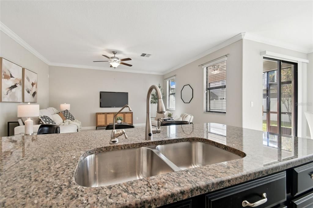 Под контрактом: $370,000 (3 спален, 2 ванн, 1754 Квадратных фут)