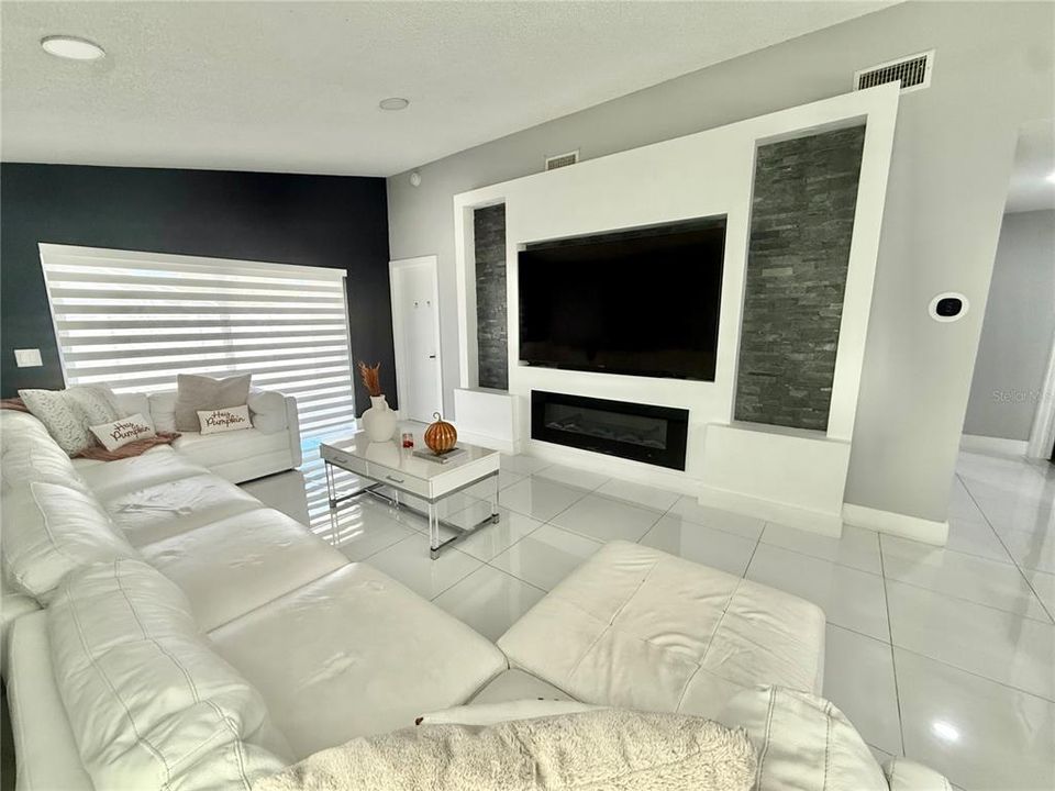 Под контрактом: $325,000 (3 спален, 2 ванн, 1062 Квадратных фут)