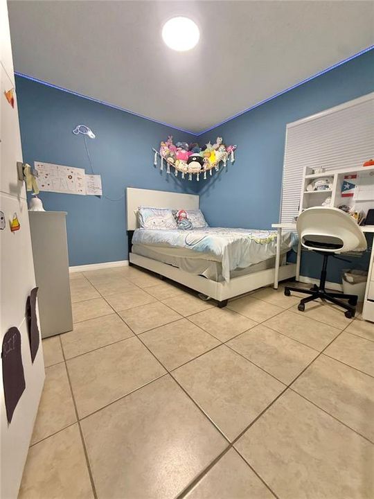 Под контрактом: $325,000 (3 спален, 2 ванн, 1062 Квадратных фут)