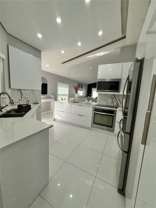 Под контрактом: $325,000 (3 спален, 2 ванн, 1062 Квадратных фут)