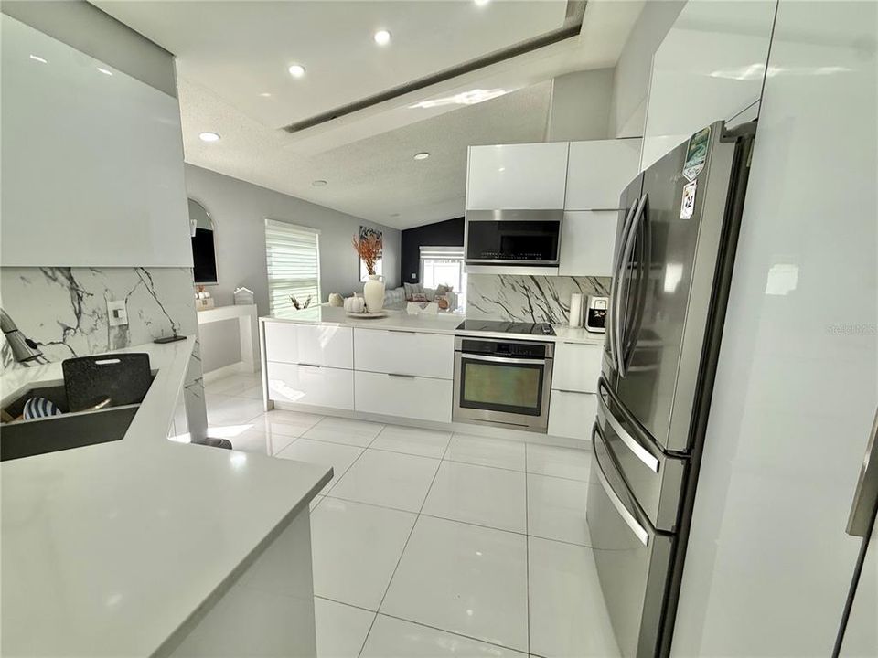 Под контрактом: $325,000 (3 спален, 2 ванн, 1062 Квадратных фут)