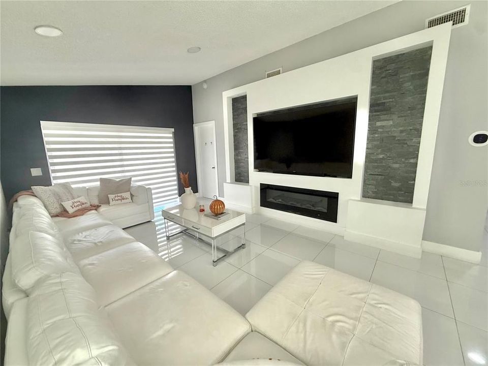 Под контрактом: $325,000 (3 спален, 2 ванн, 1062 Квадратных фут)