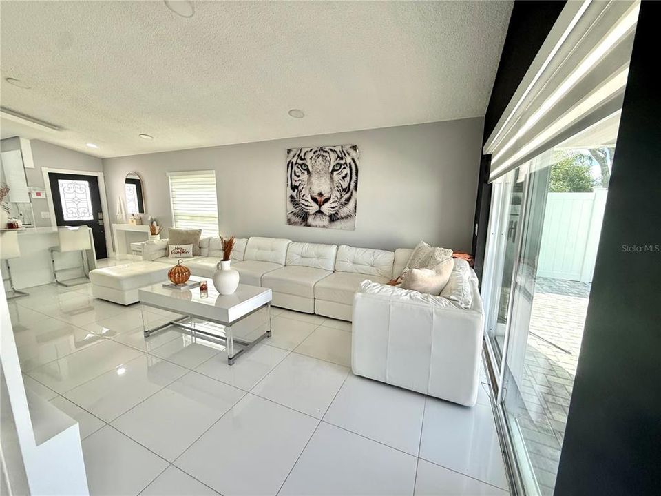 Под контрактом: $325,000 (3 спален, 2 ванн, 1062 Квадратных фут)