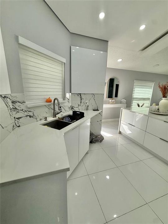 Под контрактом: $325,000 (3 спален, 2 ванн, 1062 Квадратных фут)