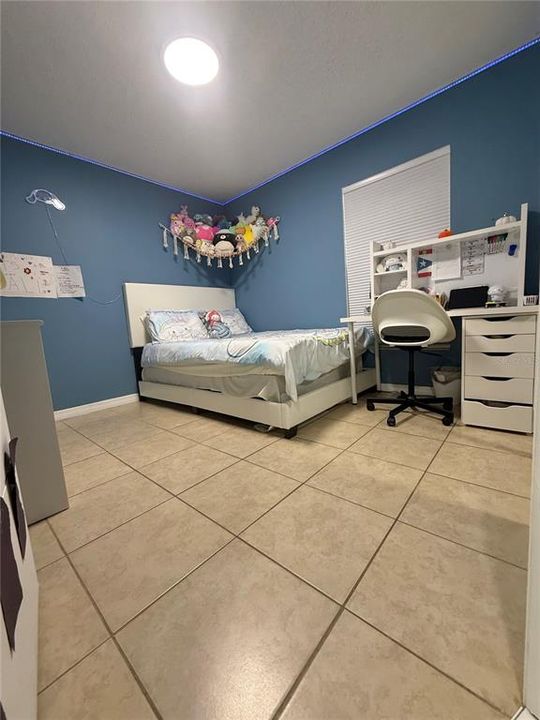 Под контрактом: $325,000 (3 спален, 2 ванн, 1062 Квадратных фут)