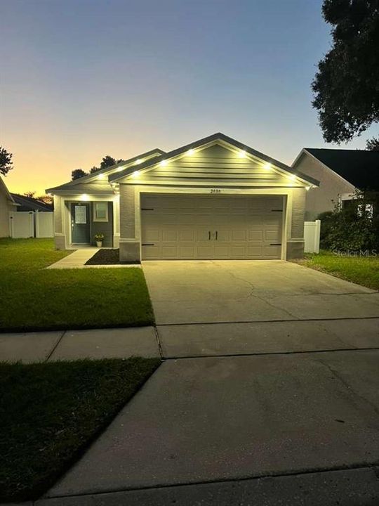 Под контрактом: $325,000 (3 спален, 2 ванн, 1062 Квадратных фут)