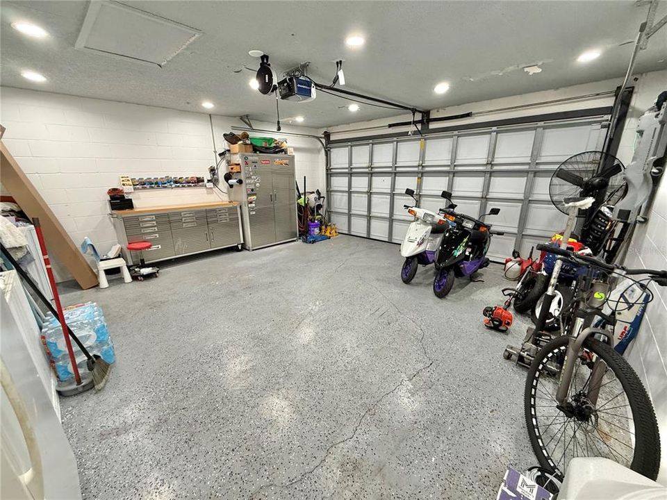 Под контрактом: $325,000 (3 спален, 2 ванн, 1062 Квадратных фут)