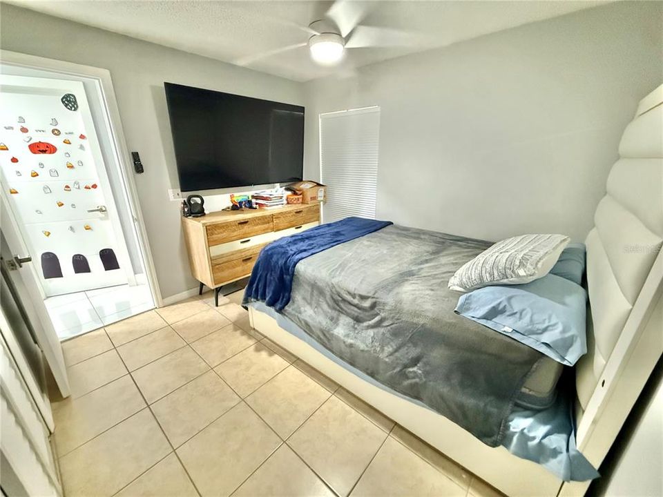 Под контрактом: $325,000 (3 спален, 2 ванн, 1062 Квадратных фут)