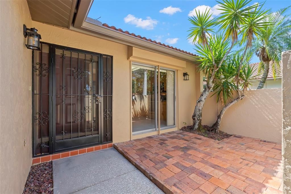 Active With Contract: $600,000 (3 beds, 2 baths, 1438 Square Feet)