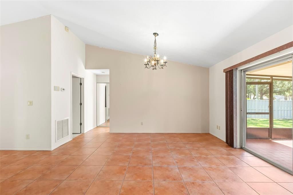 Active With Contract: $600,000 (3 beds, 2 baths, 1438 Square Feet)