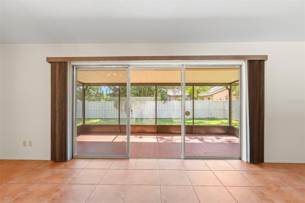 Active With Contract: $600,000 (3 beds, 2 baths, 1438 Square Feet)