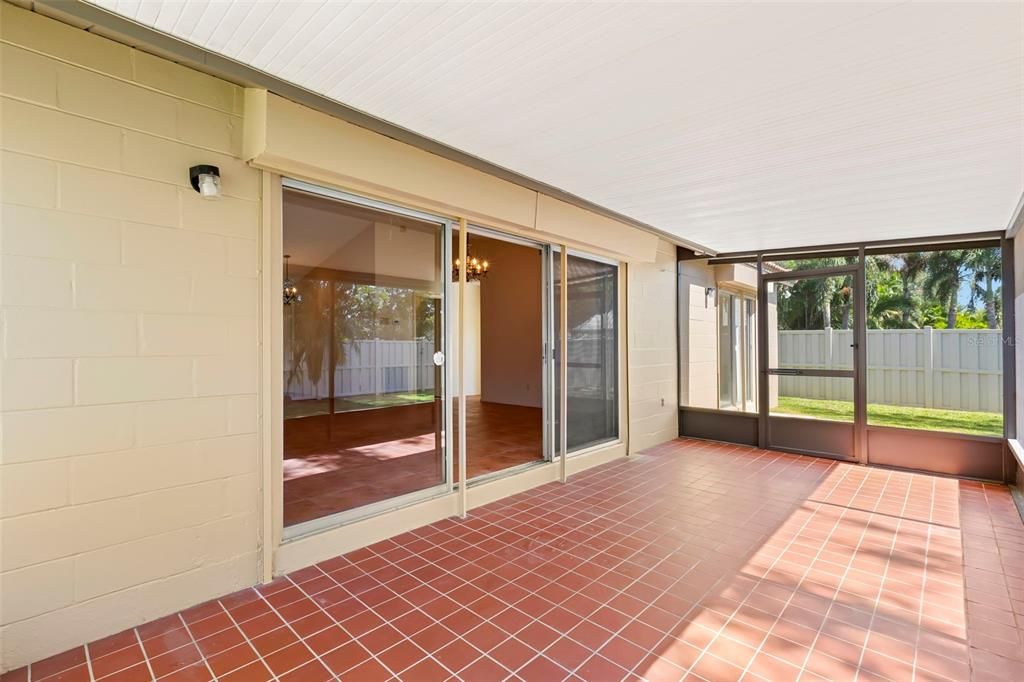 Active With Contract: $600,000 (3 beds, 2 baths, 1438 Square Feet)