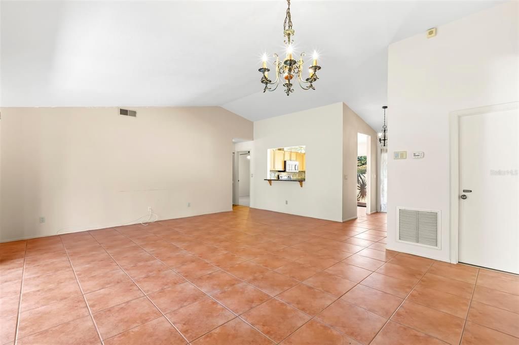 Active With Contract: $600,000 (3 beds, 2 baths, 1438 Square Feet)