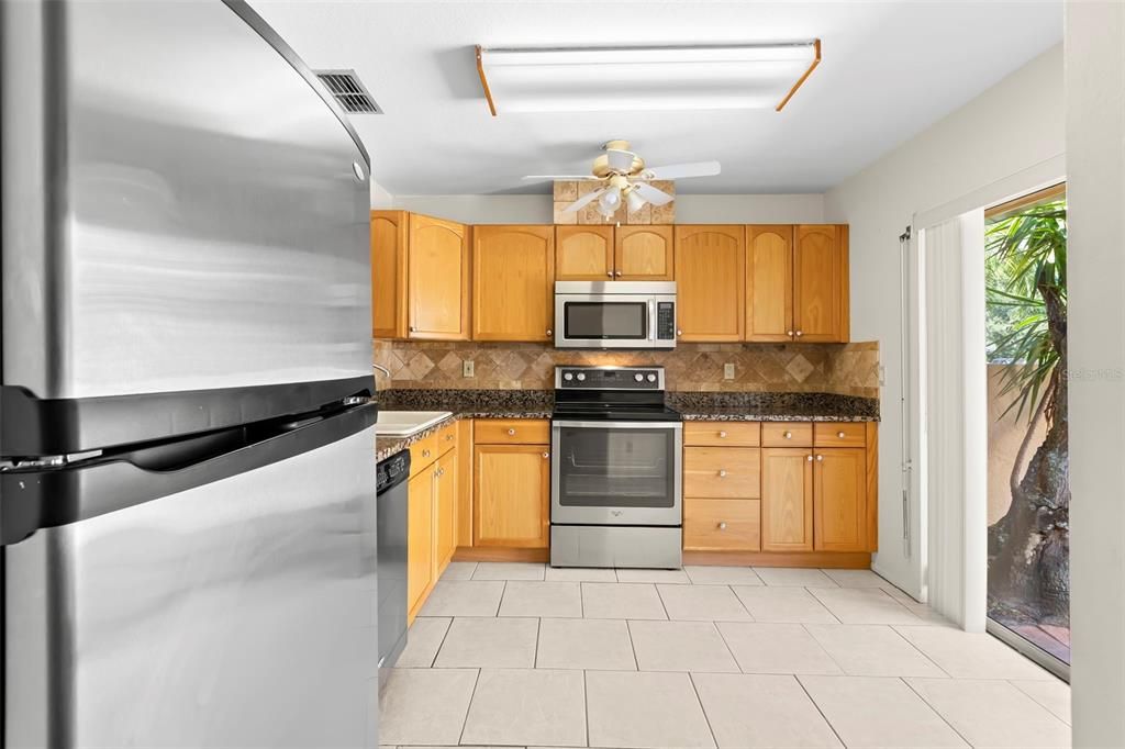 Active With Contract: $600,000 (3 beds, 2 baths, 1438 Square Feet)