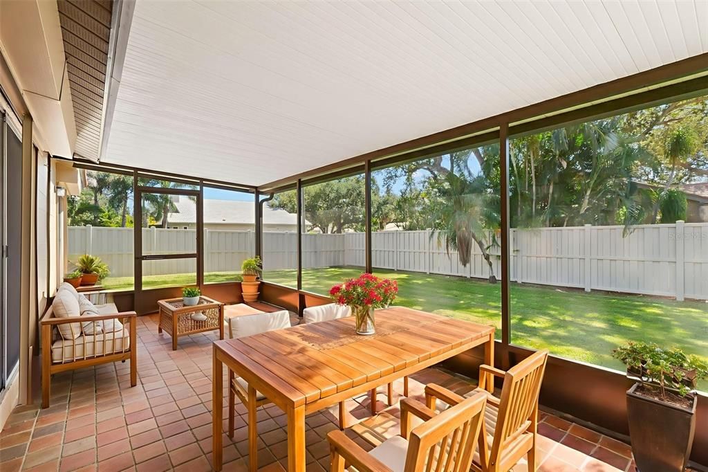 Active With Contract: $600,000 (3 beds, 2 baths, 1438 Square Feet)