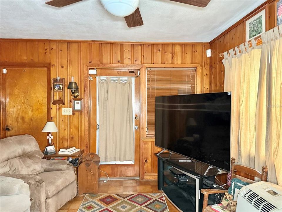 Под контрактом: $285,000 (3 спален, 1 ванн, 1391 Квадратных фут)