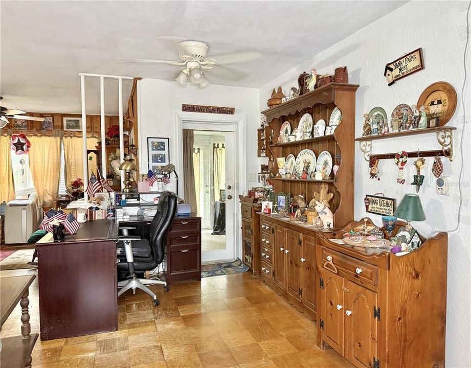 Под контрактом: $285,000 (3 спален, 1 ванн, 1391 Квадратных фут)