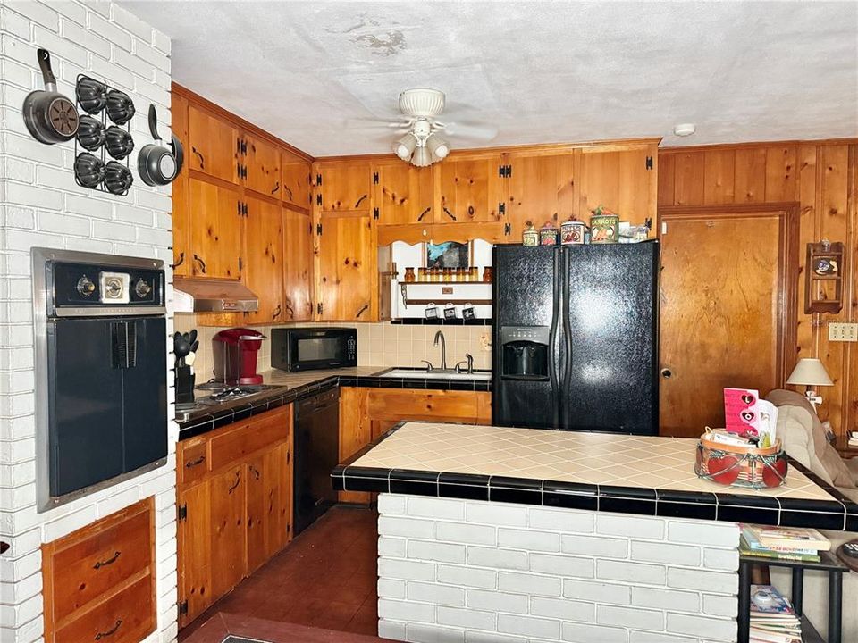 Под контрактом: $285,000 (3 спален, 1 ванн, 1391 Квадратных фут)