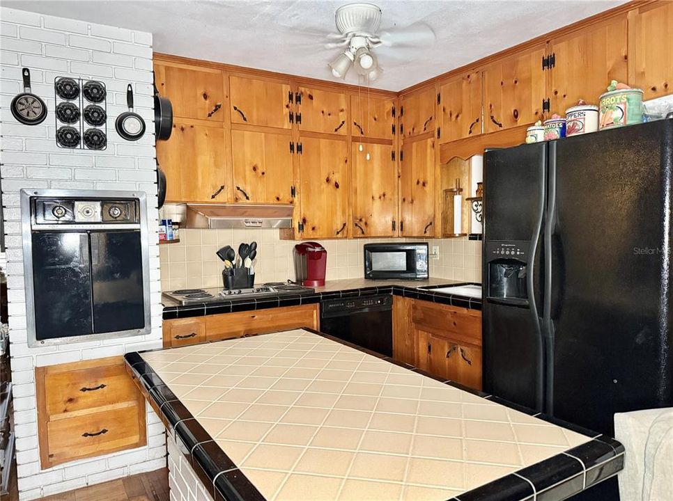 Под контрактом: $285,000 (3 спален, 1 ванн, 1391 Квадратных фут)