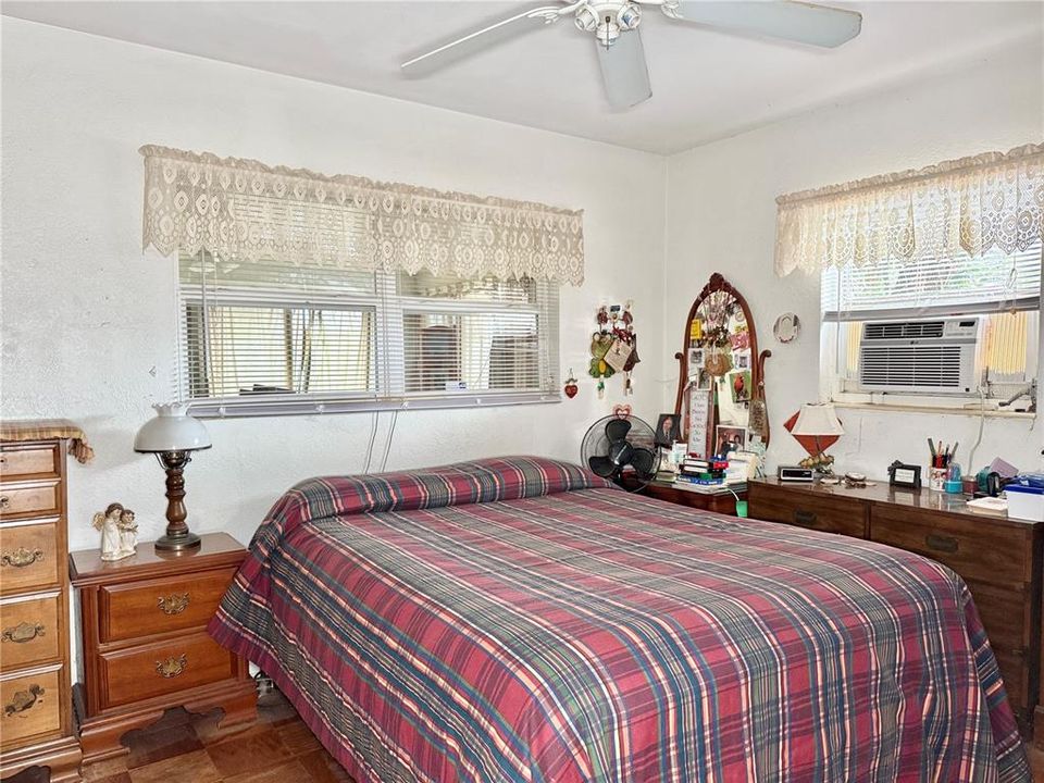 Под контрактом: $285,000 (3 спален, 1 ванн, 1391 Квадратных фут)