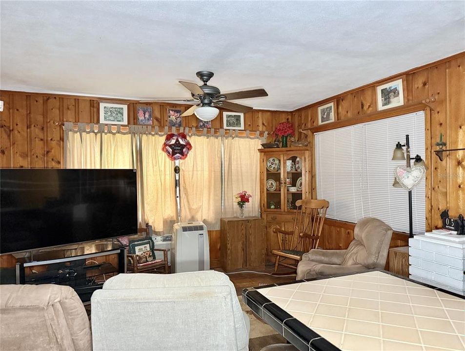 Под контрактом: $285,000 (3 спален, 1 ванн, 1391 Квадратных фут)