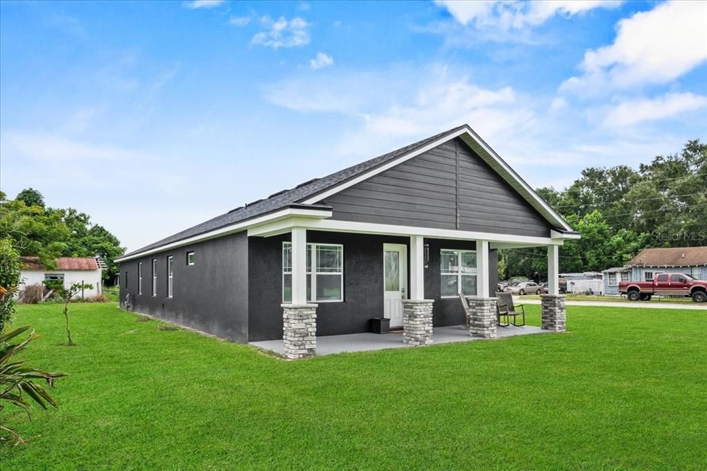 For Sale: $364,900 (4 beds, 2 baths, 1916 Square Feet)