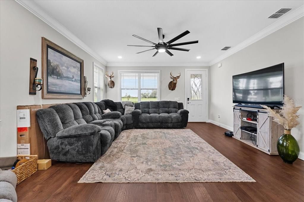 For Sale: $364,900 (4 beds, 2 baths, 1916 Square Feet)