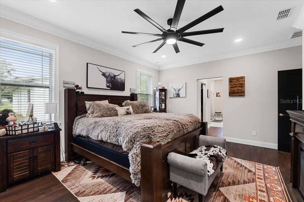 For Sale: $364,900 (4 beds, 2 baths, 1916 Square Feet)