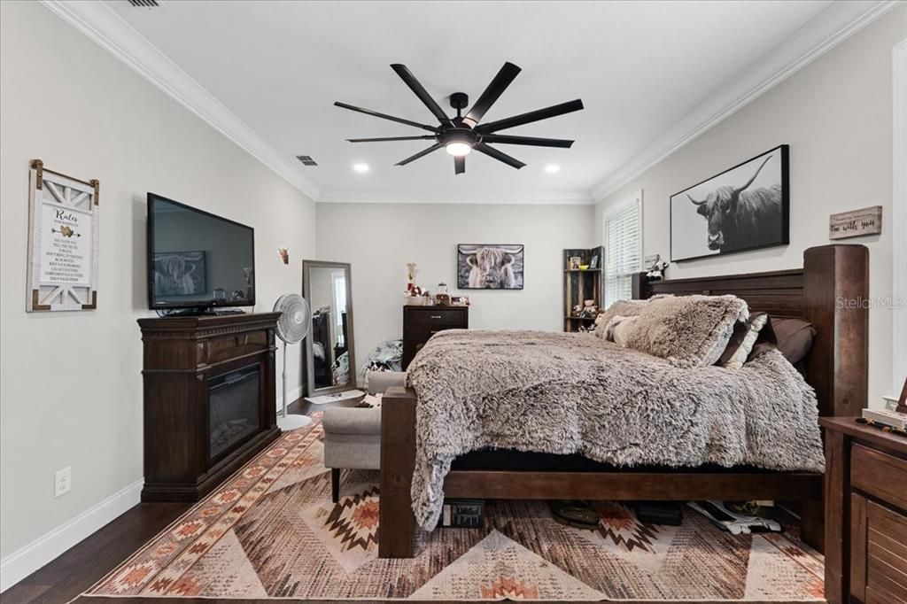 For Sale: $364,900 (4 beds, 2 baths, 1916 Square Feet)