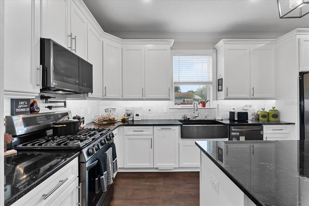 For Sale: $364,900 (4 beds, 2 baths, 1916 Square Feet)