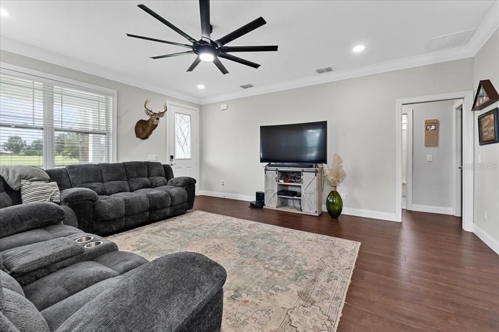 For Sale: $364,900 (4 beds, 2 baths, 1916 Square Feet)