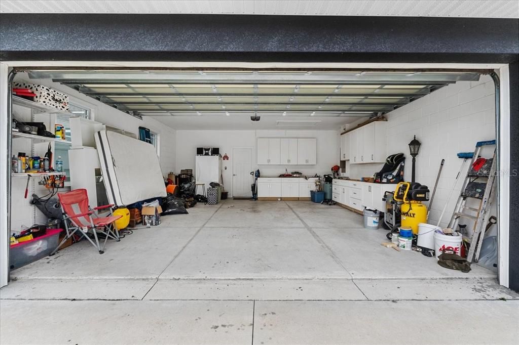 For Sale: $364,900 (4 beds, 2 baths, 1916 Square Feet)