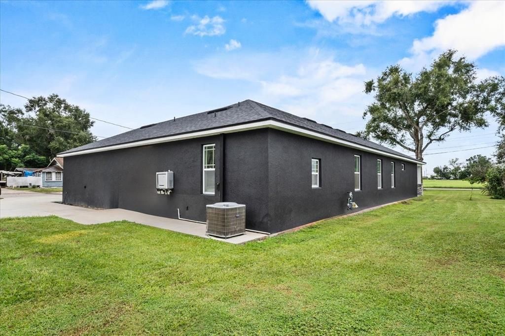 For Sale: $364,900 (4 beds, 2 baths, 1916 Square Feet)