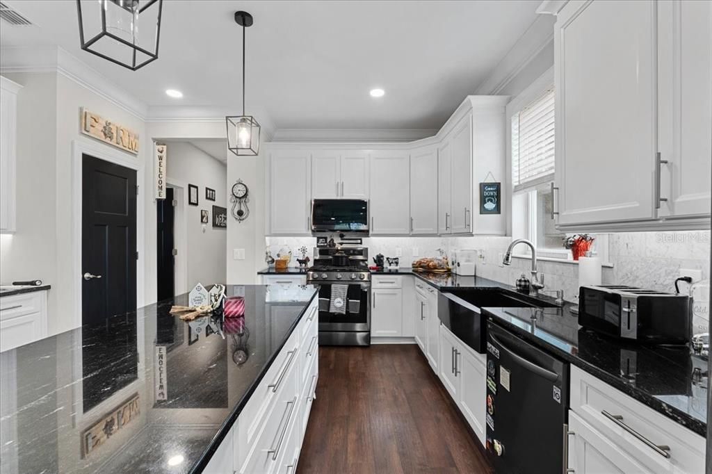 For Sale: $364,900 (4 beds, 2 baths, 1916 Square Feet)